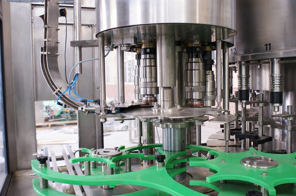 Super automatische Flaschen-Füllmaschine, Schlagfiliing-Flaschen-mit ...